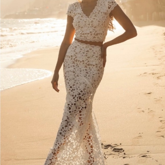 White cut out/lace - Picture 4 of 7